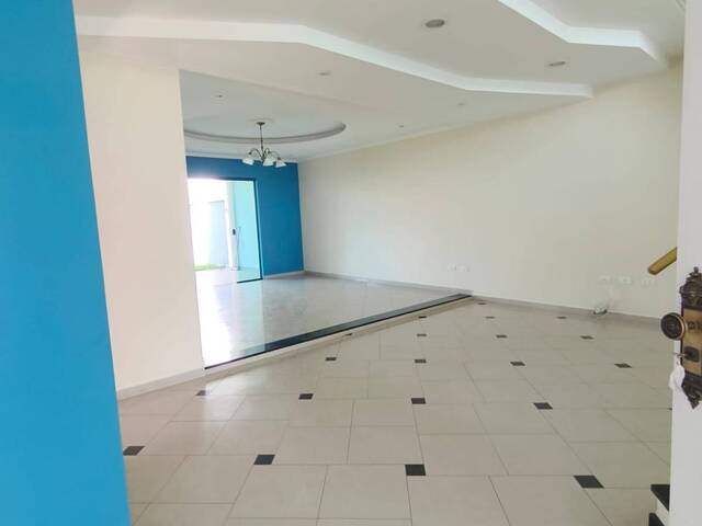 #102 - Casa para Venda em Taubaté - SP - 1