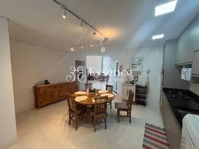 Sobrado para Venda em Caraguatatuba - 2