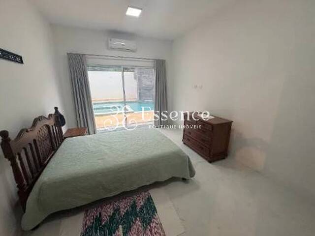 Sobrado para Venda em Caraguatatuba - 4